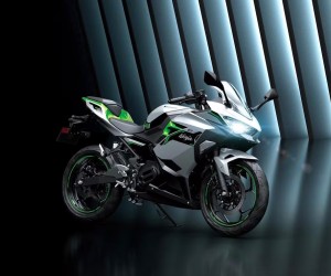 Kawasaki lansează motocicletele electrice de serie Ninja e-1 și Z e-1 2024
