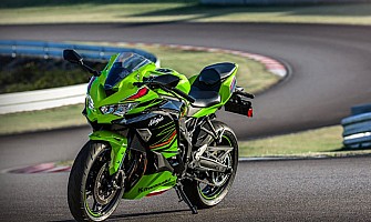 Kawasaki lanseaza oficial noua motocicleta Ninja ZX-4RR 2023