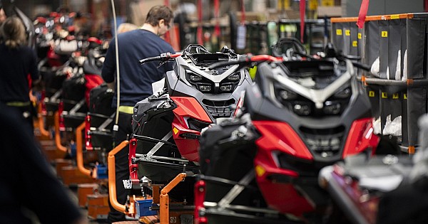 BRP sărbătorește producția a jumătate de milion de snowmobile în Finlanda