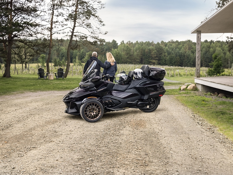 Can-Am Spyder RT Sea-to-Sky Dusk Metallic 2025