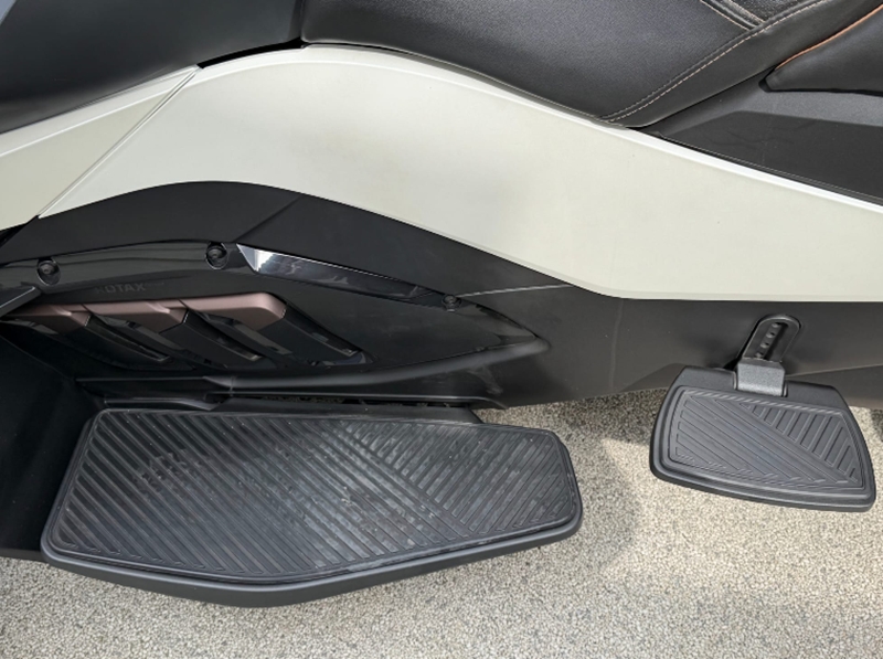 Can-Am Spyder RT Sea-to-Sky Vegas White (Moka) 2024 Second Hand