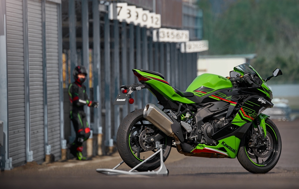 本LA‐4‐13 Kawasaki lanseaza oficial noua motocicleta Ninja ZX-4RR 2023